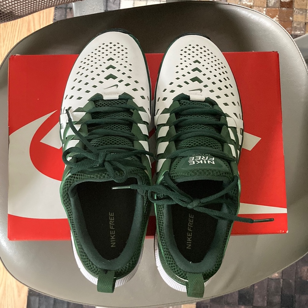 Sz 10 nike free trainer 5.0- green and white - great condition - asking $120 obo